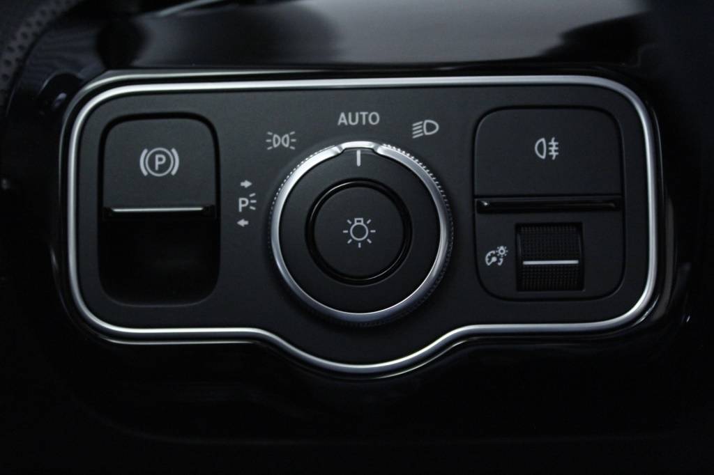 mercedes-benz-classe-a-2024-hibrido-1332cc
