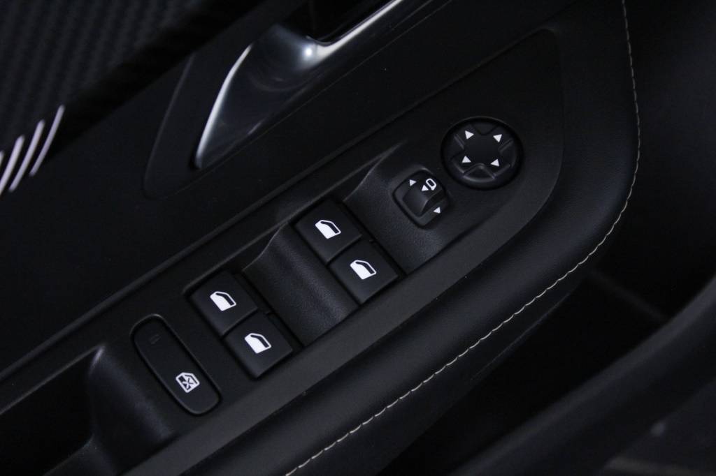 peugeot-208-2025-hibrido-1199cc