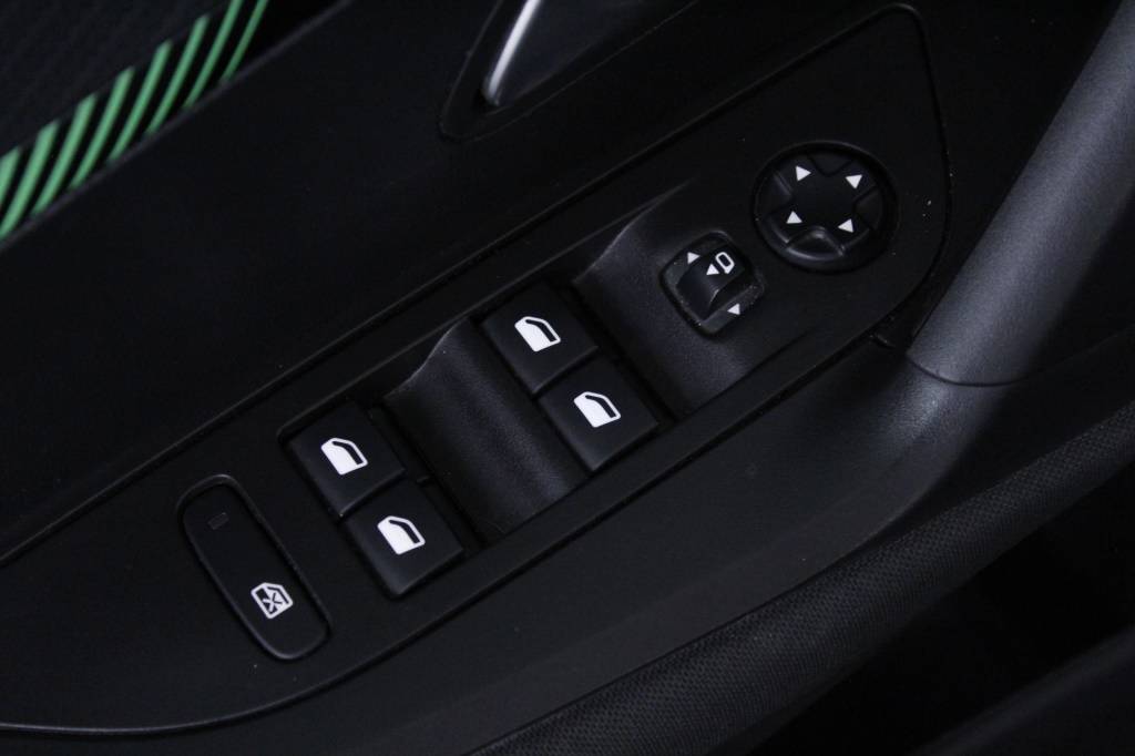 peugeot-2008-2024-gasolina-1199cc