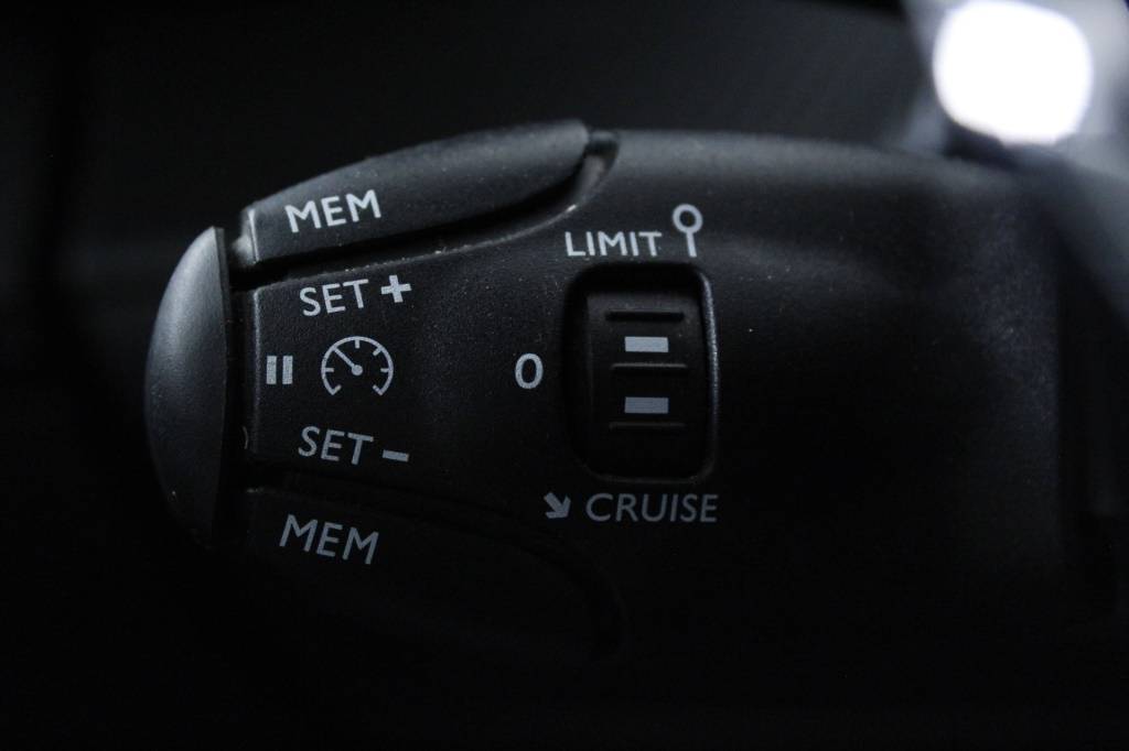 peugeot-2008-2024-gasolina-1199cc