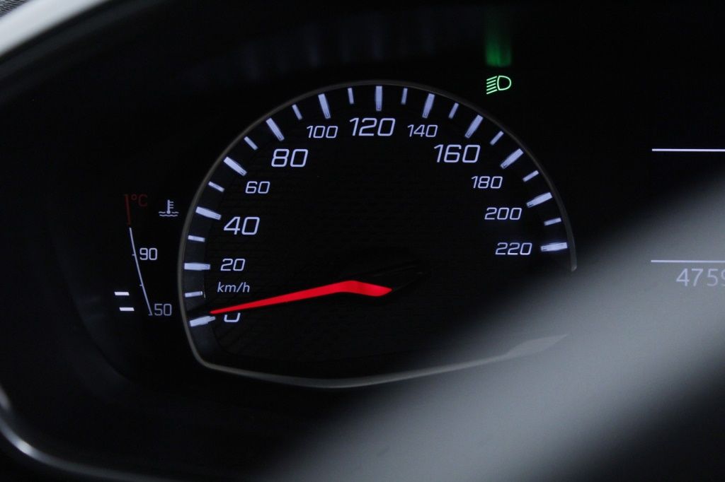 peugeot-2008-2024-gasolina-1199cc