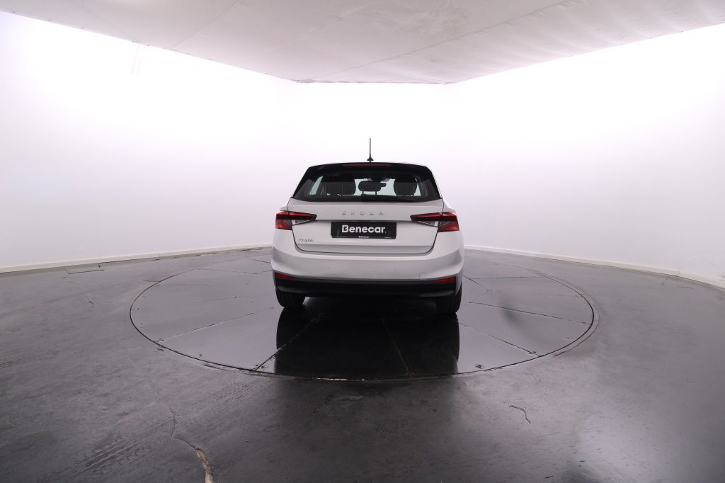 skoda-fabia-2023-gasolina-999cc