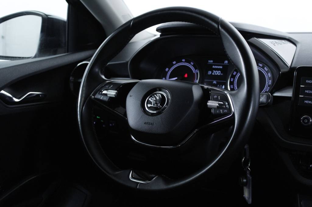 skoda-fabia-2023-gasolina-999cc