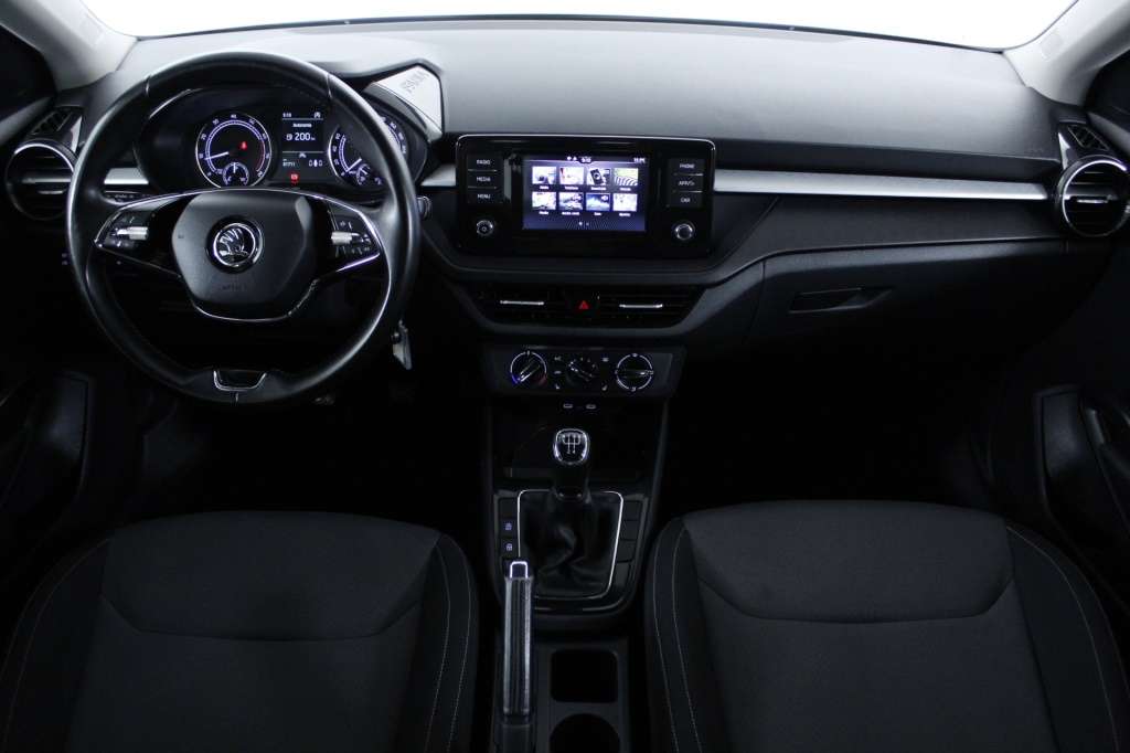 skoda-fabia-2023-gasolina-999cc