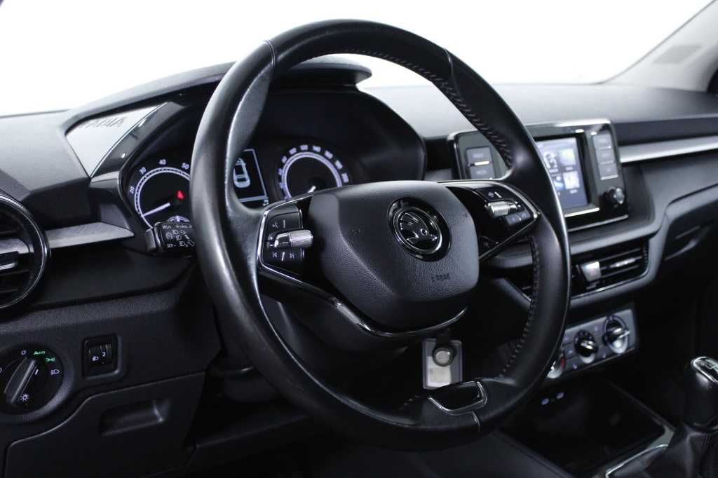 skoda-fabia-2023-gasolina-999cc