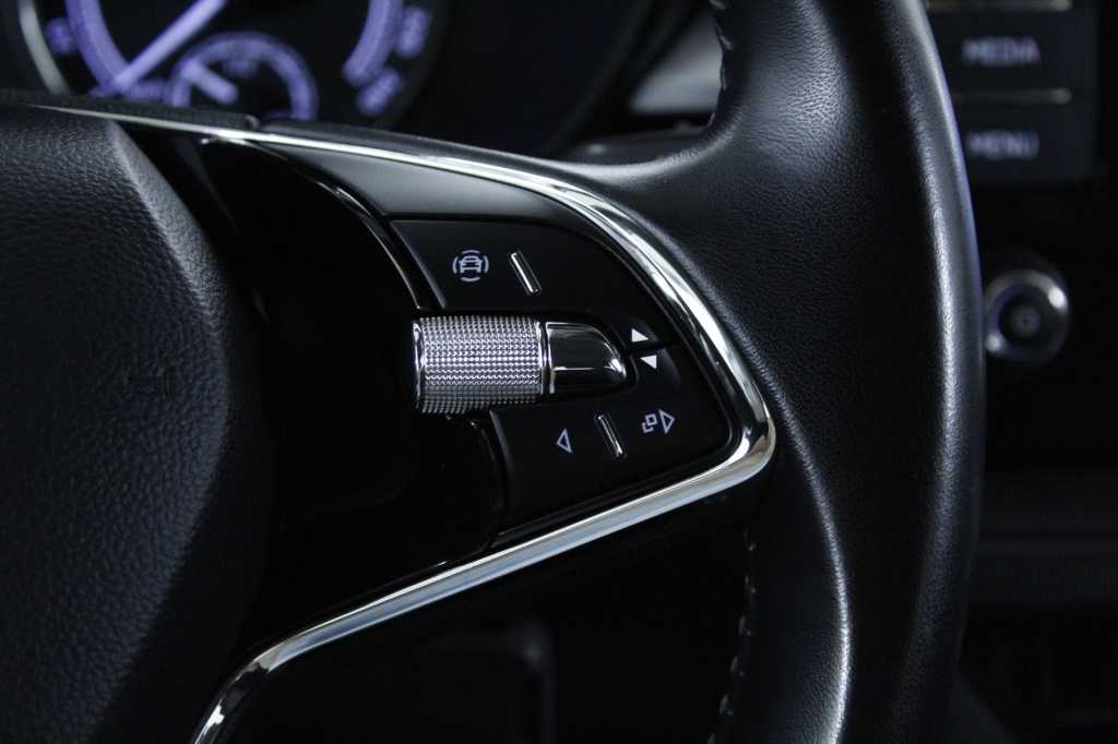 skoda-fabia-2023-gasolina-999cc