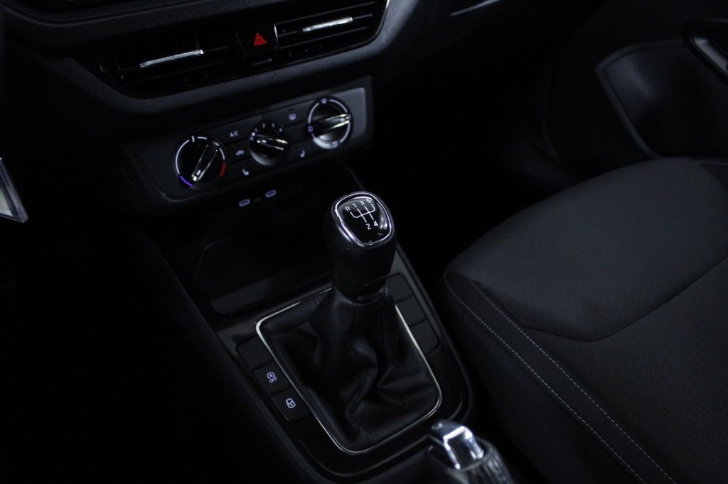 skoda-fabia-2023-gasolina-999cc