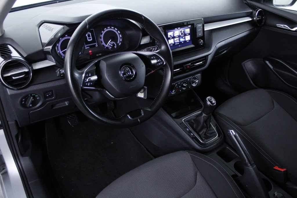 skoda-fabia-2023-gasolina-999cc