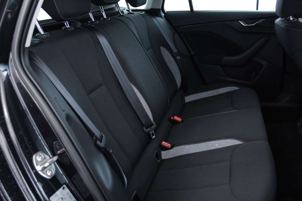 skoda-scala-2024-gasolina-999cc