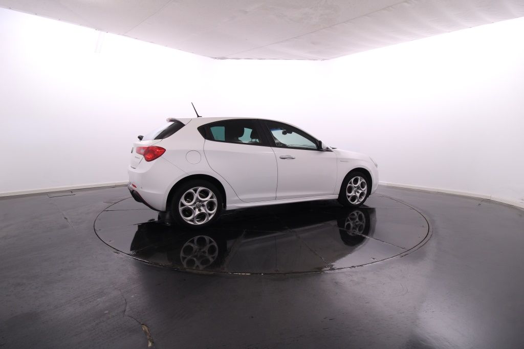 alfa-romeo-giulietta-2019-diesel-1598cc