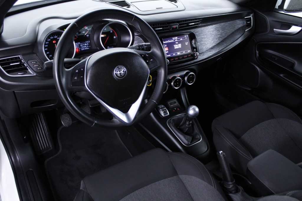 alfa-romeo-giulietta-2019-diesel-1598cc