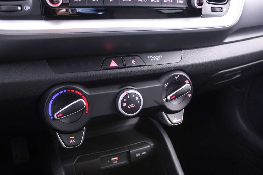 kia-stonic-2024-gasolina-1197cc