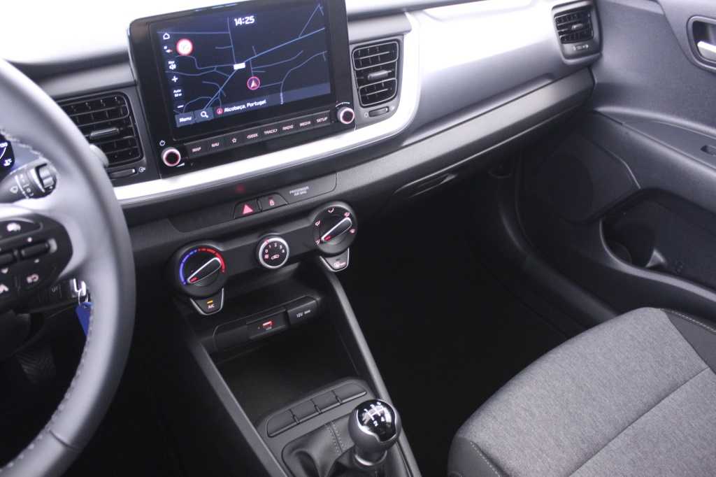 kia-stonic-2024-gasolina-1197cc