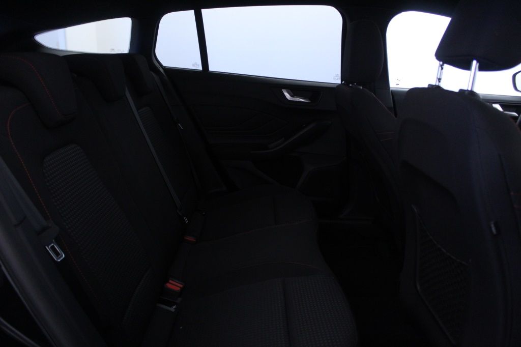 ford-focus-sw-2023-diesel-1499cc