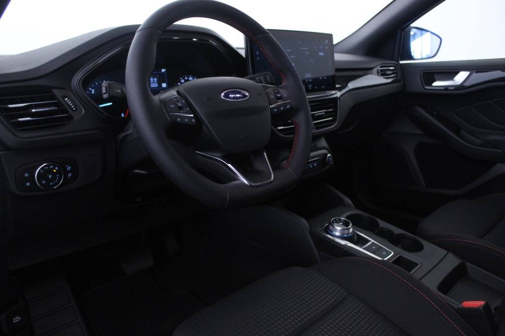 ford-focus-sw-2023-diesel-1499cc
