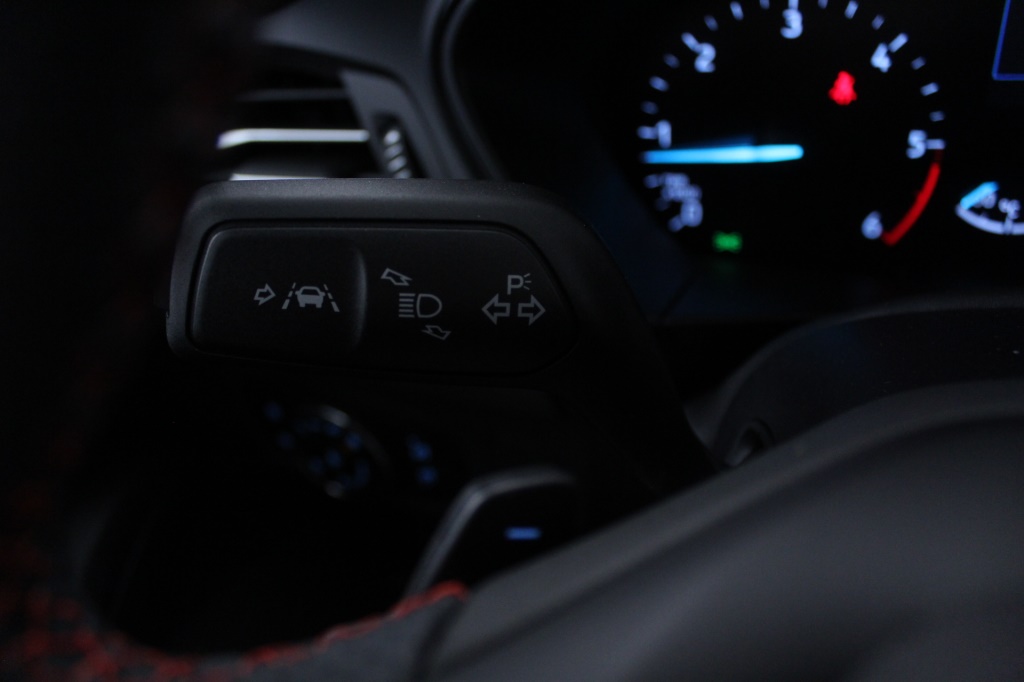 ford-focus-sw-2023-diesel-1499cc