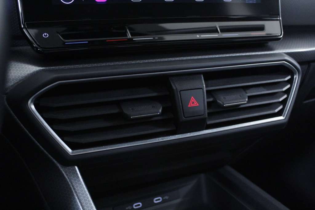 seat-leon-st-2024-gasolina-999cc