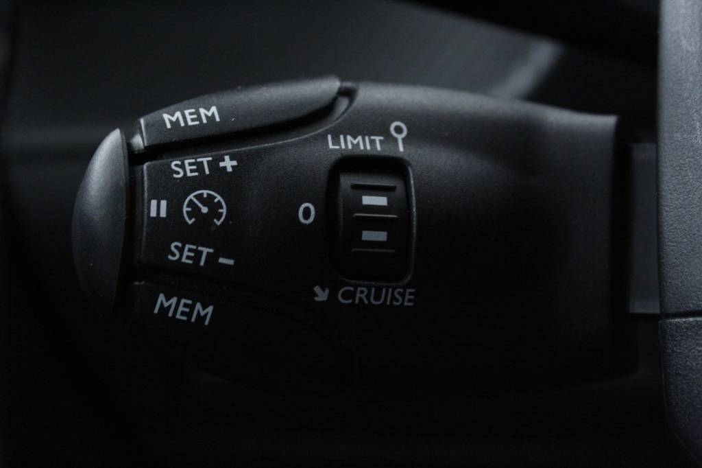 peugeot-2008-2024-gasolina-1199cc