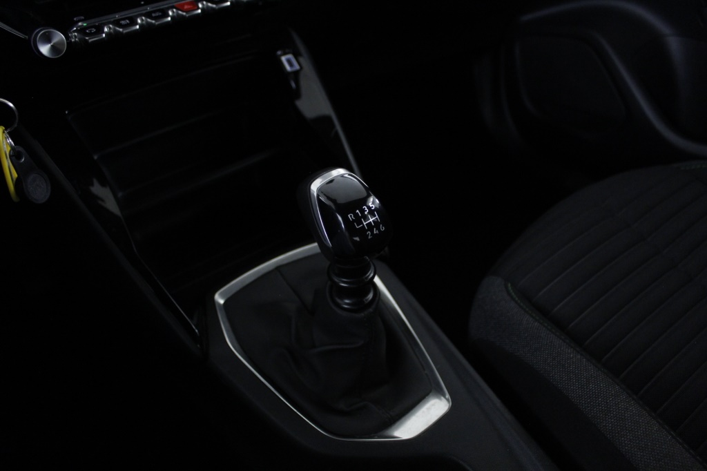 peugeot-2008-2024-gasolina-1199cc