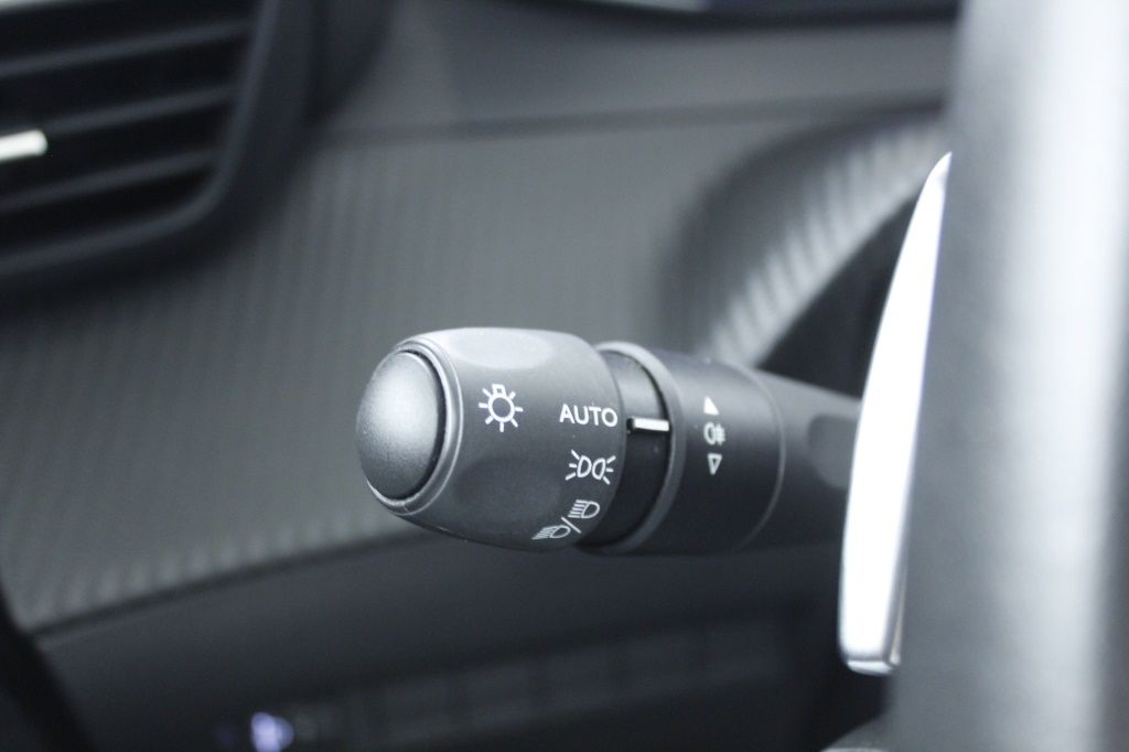 peugeot-208-2025-hibrido-1199cc