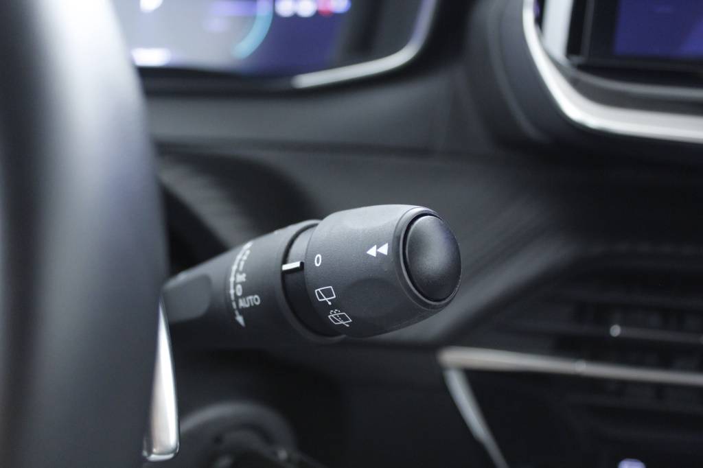 peugeot-208-2025-hibrido-1199cc