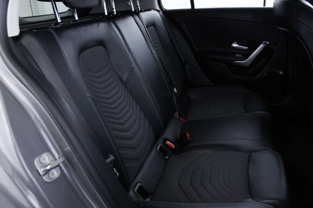 mercedes-benz-classe-a-2024-hibrido-1332cc