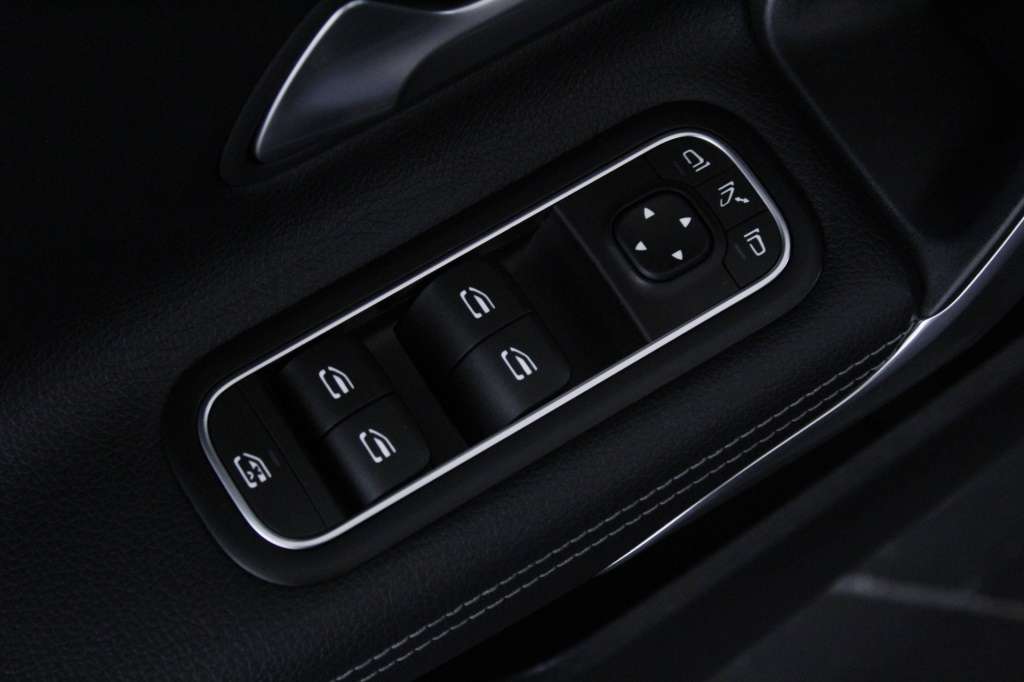 mercedes-benz-classe-a-2024-hibrido-1332cc