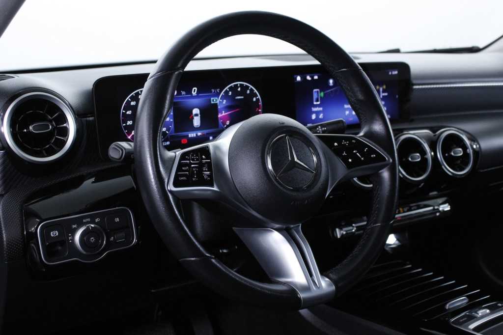 mercedes-benz-classe-a-2024-hibrido-1332cc