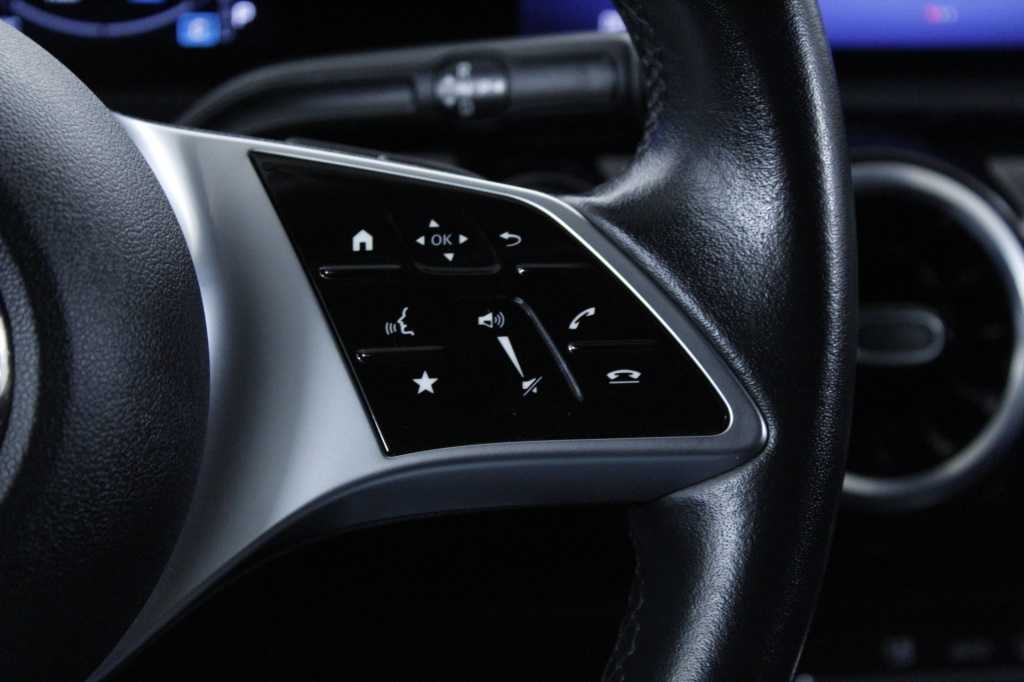 mercedes-benz-classe-a-2024-hibrido-1332cc