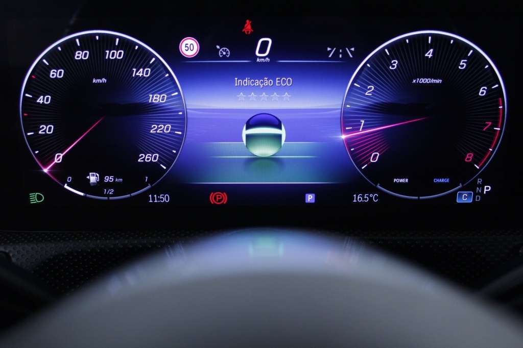mercedes-benz-classe-a-2024-hibrido-1332cc