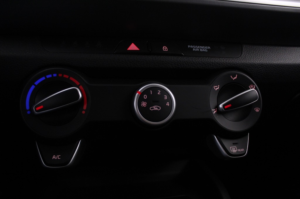 kia-stonic-2024-gasolina-1197cc