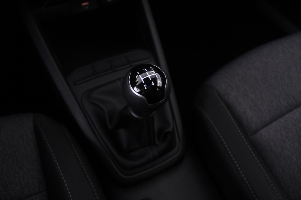 kia-stonic-2024-gasolina-1197cc
