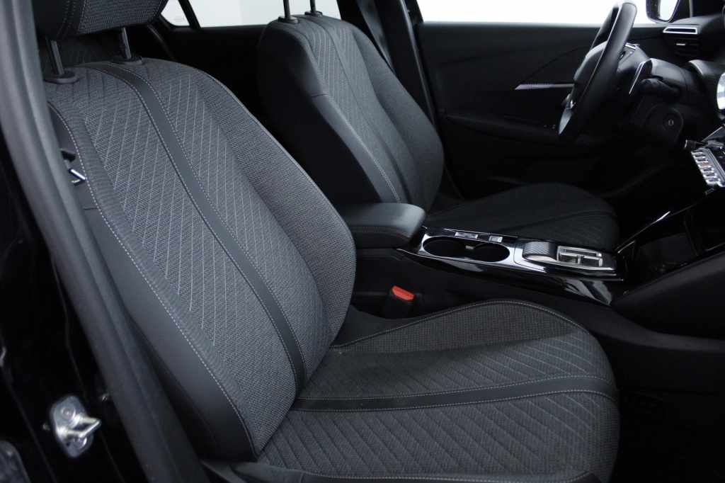 peugeot-208-2025-hibrido-1199cc