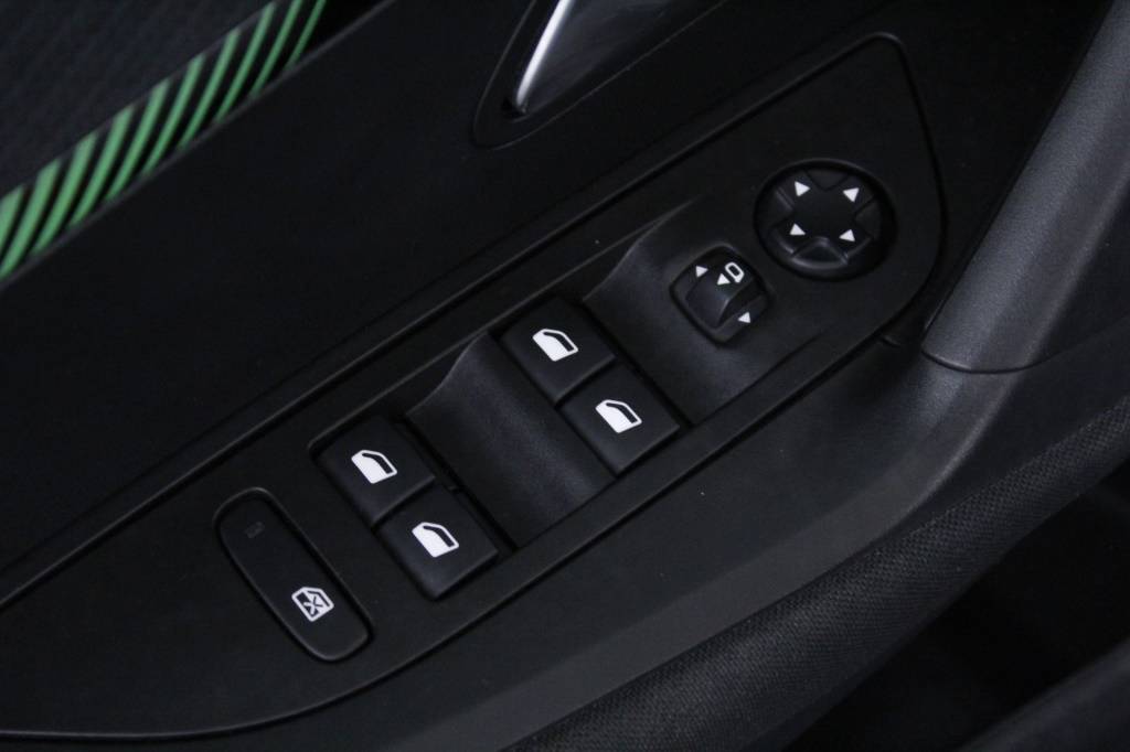 peugeot-2008-2024-gasolina-1199cc