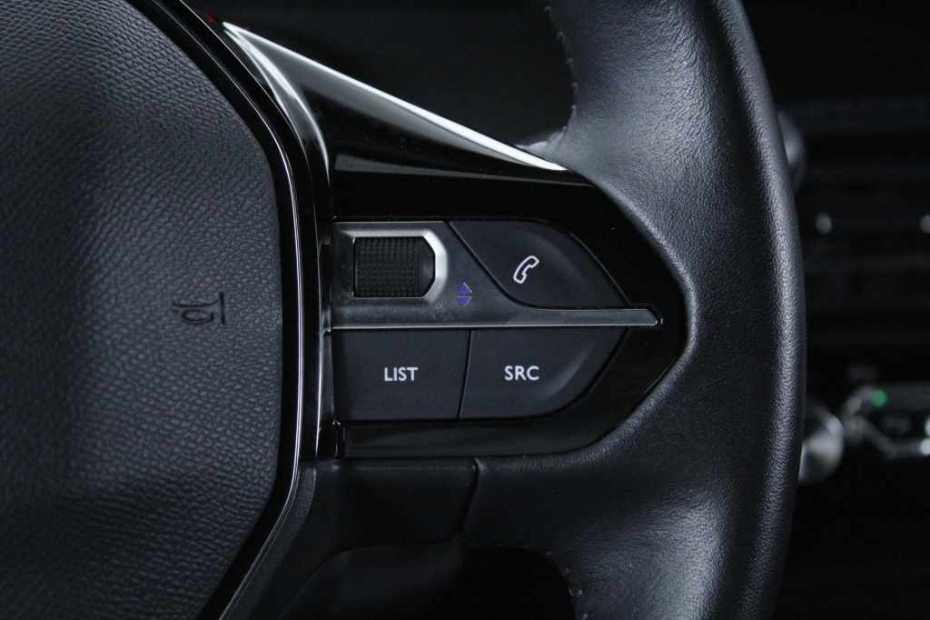 peugeot-2008-2024-gasolina-1199cc