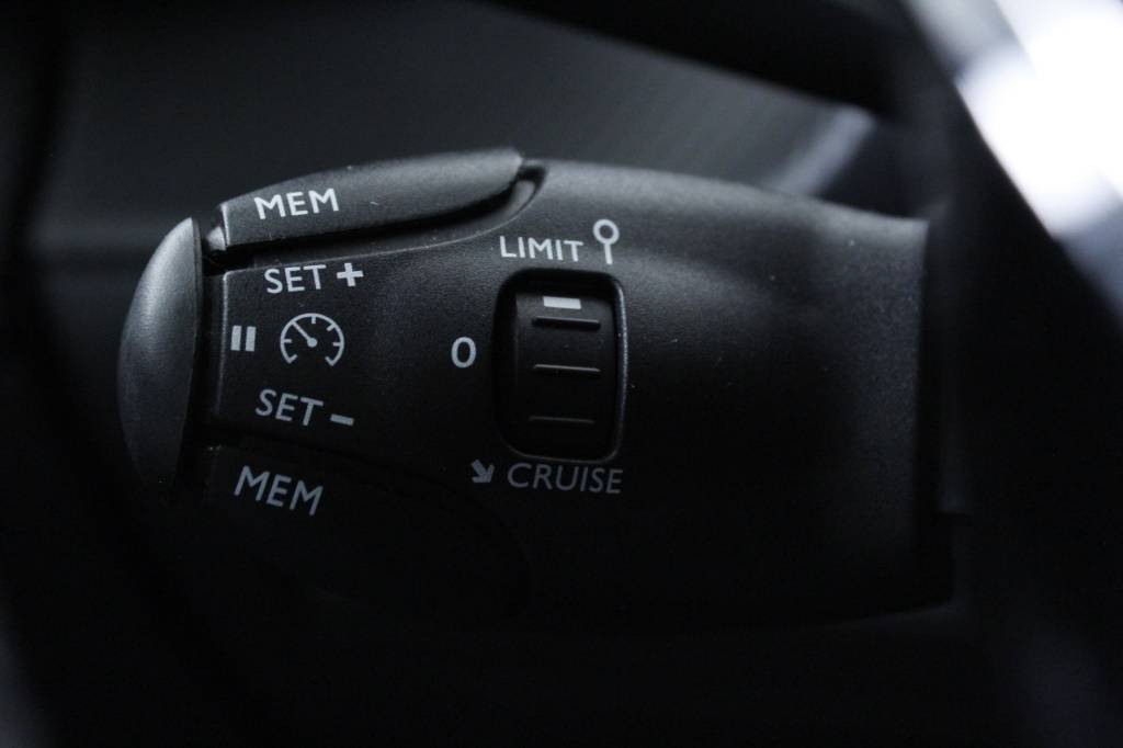 peugeot-2008-2024-gasolina-1199cc