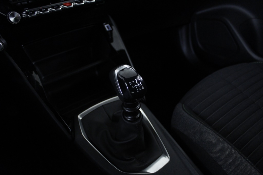 peugeot-2008-2024-gasolina-1199cc
