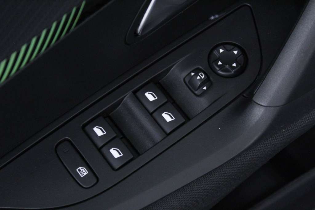 peugeot-2008-2024-gasolina-1199cc