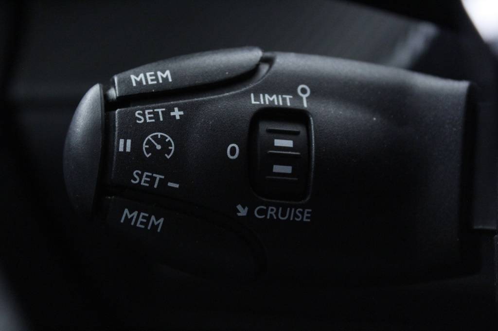 peugeot-2008-2024-gasolina-1199cc