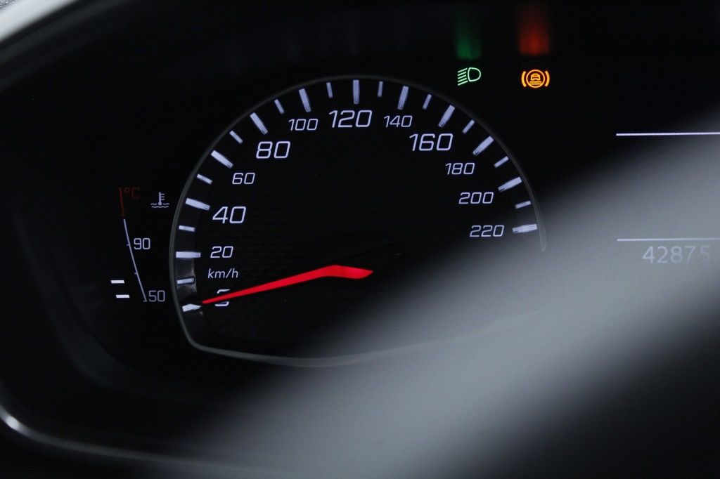 peugeot-2008-2024-gasolina-1199cc