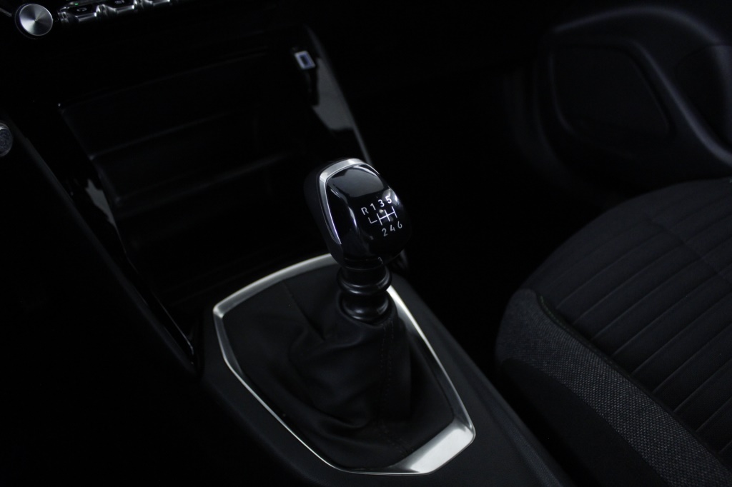peugeot-2008-2024-gasolina-1199cc