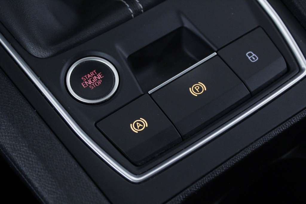 seat-leon-st-2024-gasolina-999cc