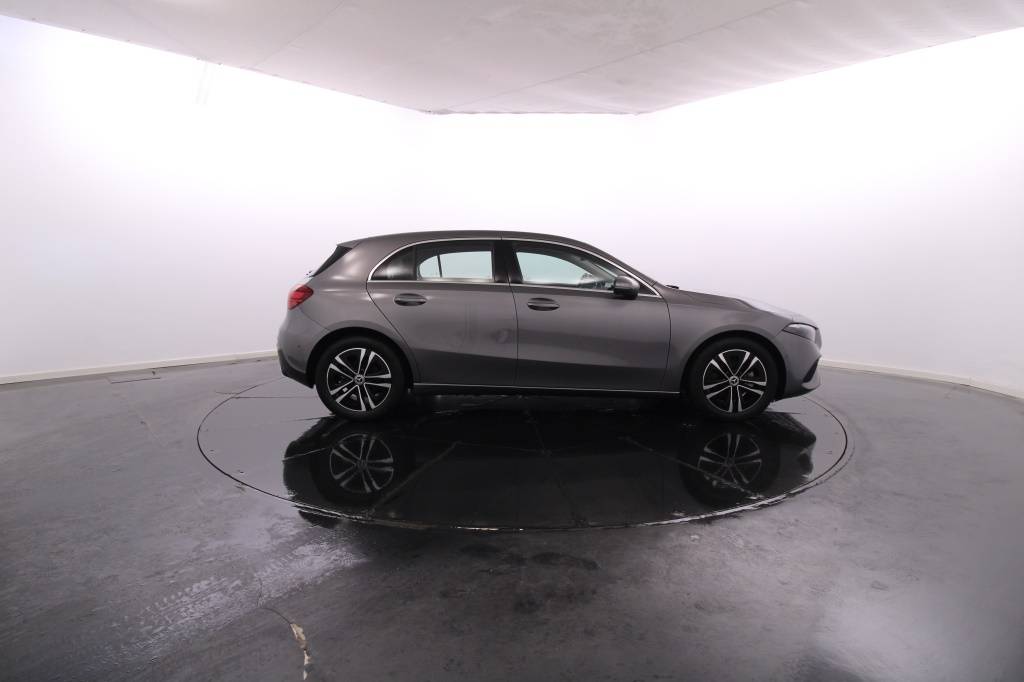 mercedes-benz-classe-a-2024-hibrido-1332cc