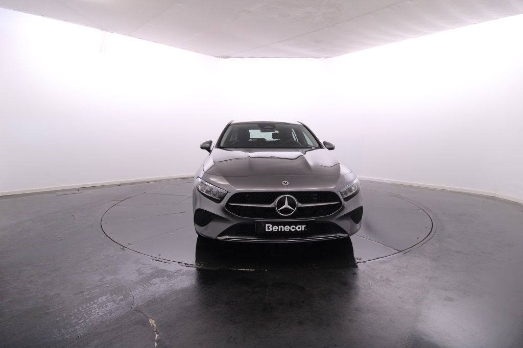 mercedes-benz-classe-a-2024-hibrido-1332cc