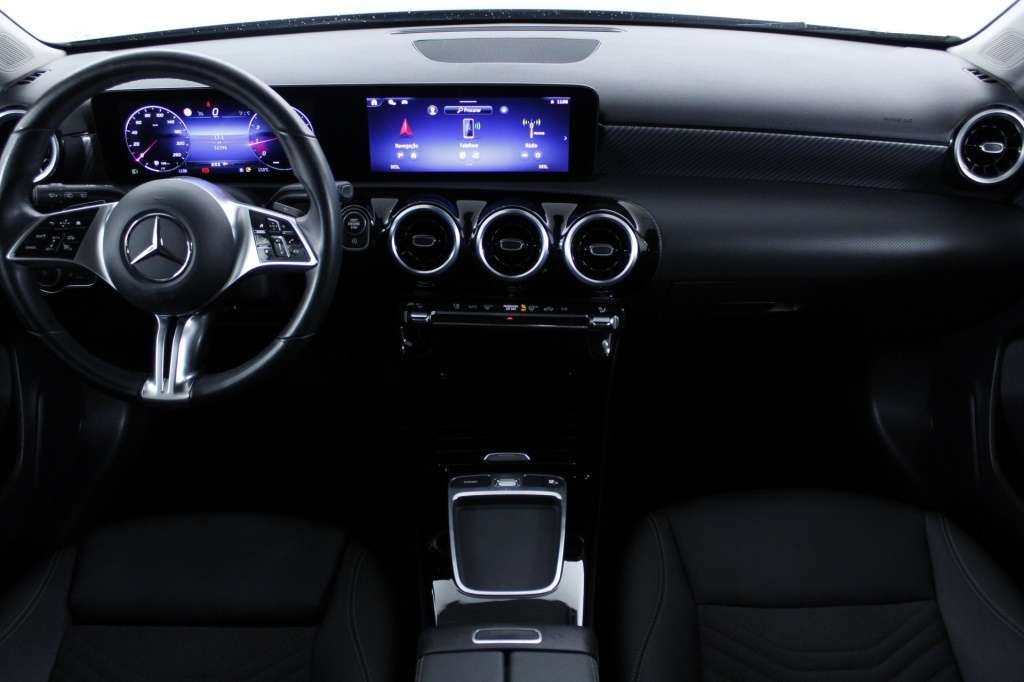 mercedes-benz-classe-a-2024-hibrido-1332cc