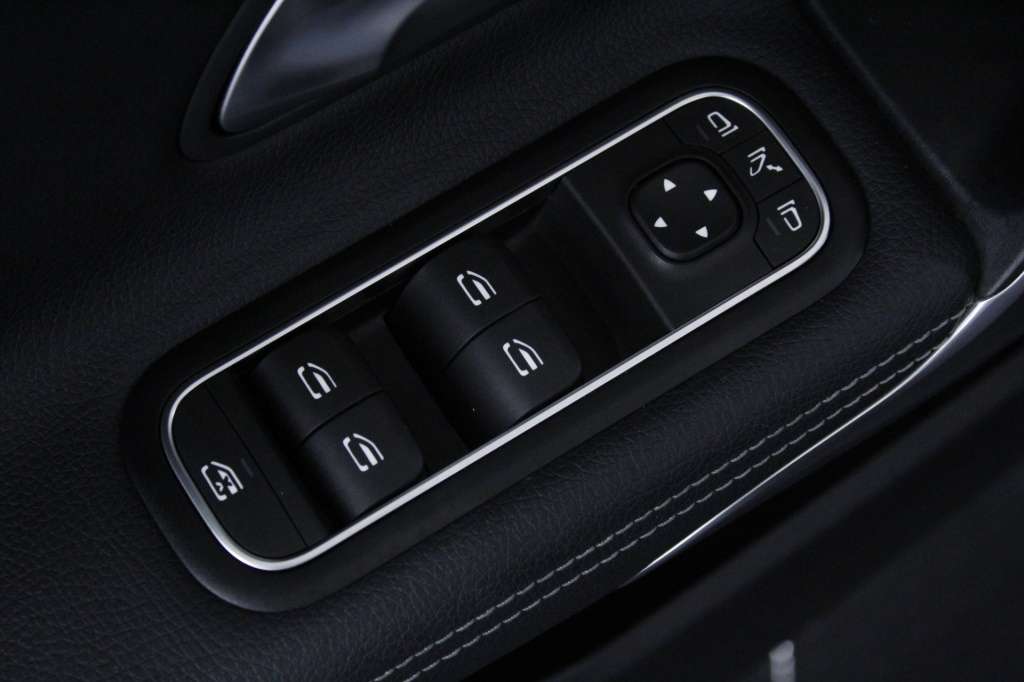 mercedes-benz-classe-a-2024-hibrido-1332cc