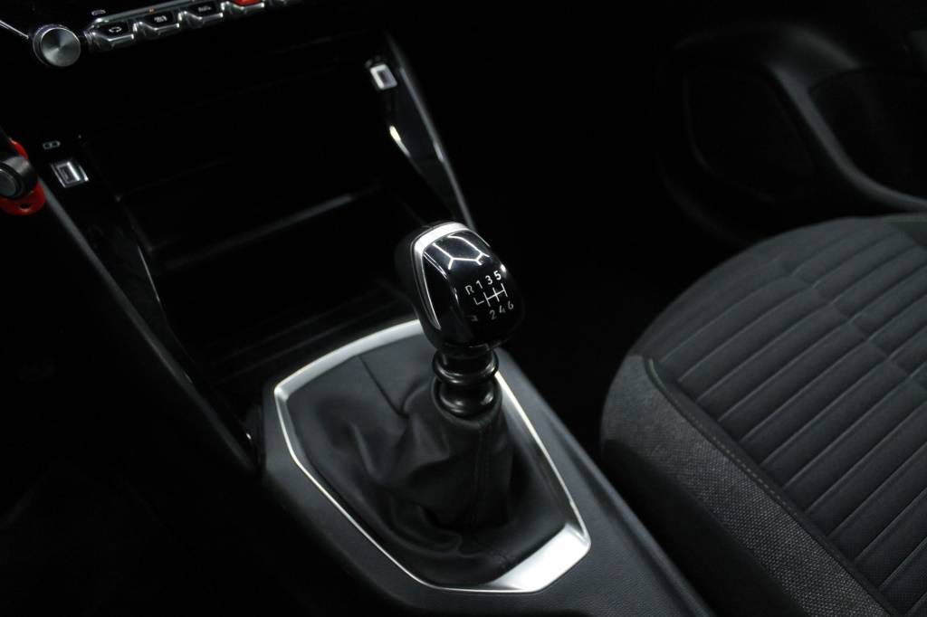 peugeot-208-2024-gasolina-1199cc