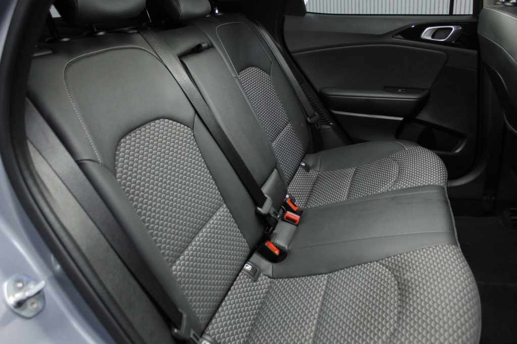 kia-xceed-2022-hibrido-1580cc