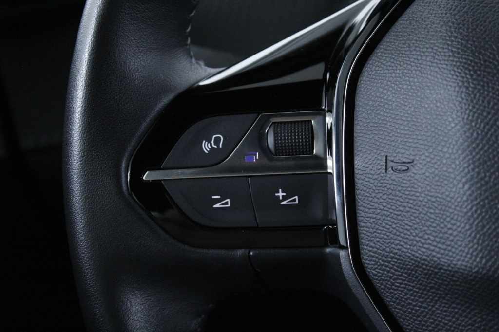 peugeot-2008-2024-gasolina-1199cc