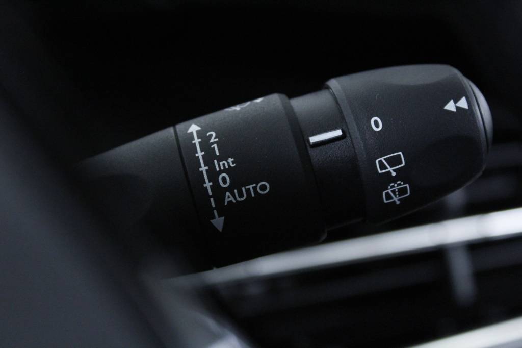 peugeot-2008-2024-gasolina-1199cc